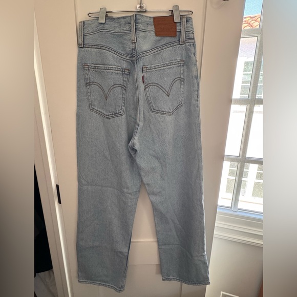 Women’s ribcage straight  Jeans - Picture 3 of 5